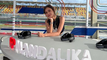 img-title Ternyata Ini yang Diterima Angie Ang dari Marc Marquez di Sirkuit Mandalika