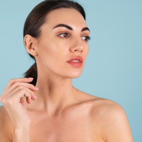 Lip Plumping Gloss, Tren Kecantikan Bibir Tebal yang Diprediksi Bakal Tren Lagi di 2022, Apa Penyebabnya?