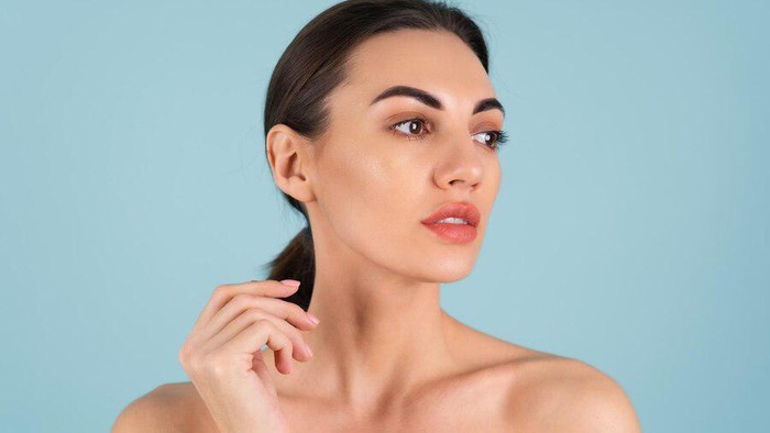 Lip Plumping Gloss, Tren Kecantikan Bibir Tebal yang Diprediksi Bakal Tren Lagi di 2022, Apa Penyebabnya?