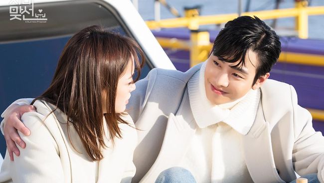 Dalam episode 7 Business Proposal, Ahn Hyo-seop bakal mesra dengan Kim Se-jeong. Itu jadi membuat Son Won-seok cemburu.