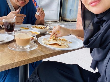 7 Potret Engku Emran dan Istri Rayakan Setahun Menikah, Tulis Caption Manis
