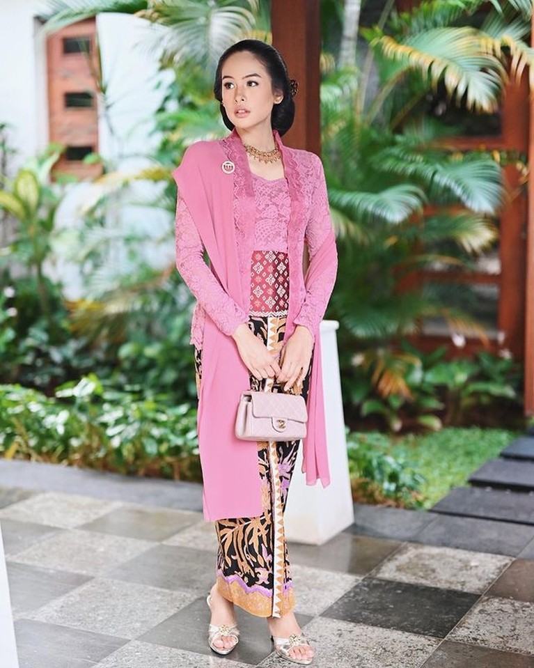 Maudy Ayunda Penampilan Maudy Ayunda hadiri pernikahan Putri Tanjung