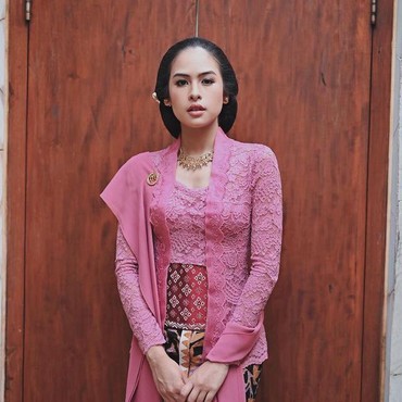 Maudy Ayunda Berbalut Kebaya Kutubaru, Selebriti Ramai Lontarkan Pujian