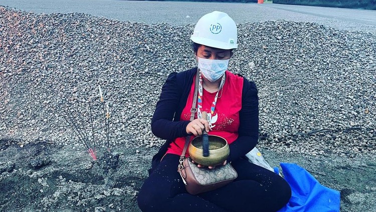 Pawang Hujan Mandalika Rara Istiati, Pawang Hujan Mandalika