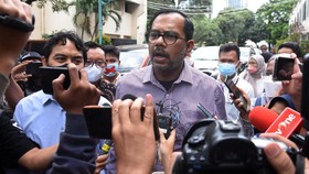 Haris Azhar Sentil Dua Menko Jokowi dalam Diskusi Soal Oligarki
