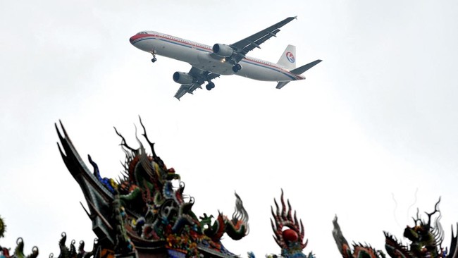 Salah satu saksi mata di pedesaan dekat Kota Wuzhou, mengungkapkan detik-detik kecelakaan pesawat China Eastern Airlines di Provinsi Guangxi, Senin (21/3).
