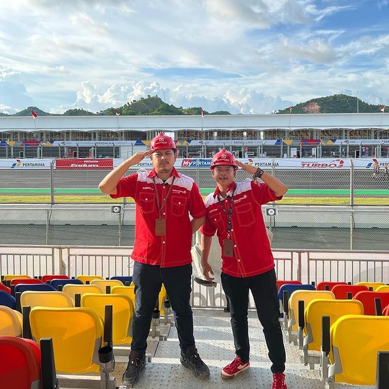 Potret Artis Tonton Motogp Mandalika 2022 Potret Artis Tonton Motogp Mandalika 2022