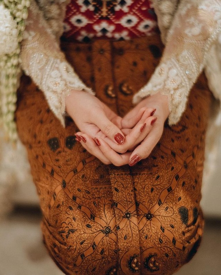 Putri Tanjung Detail penampilan Putri Tanjung saat akad nikah