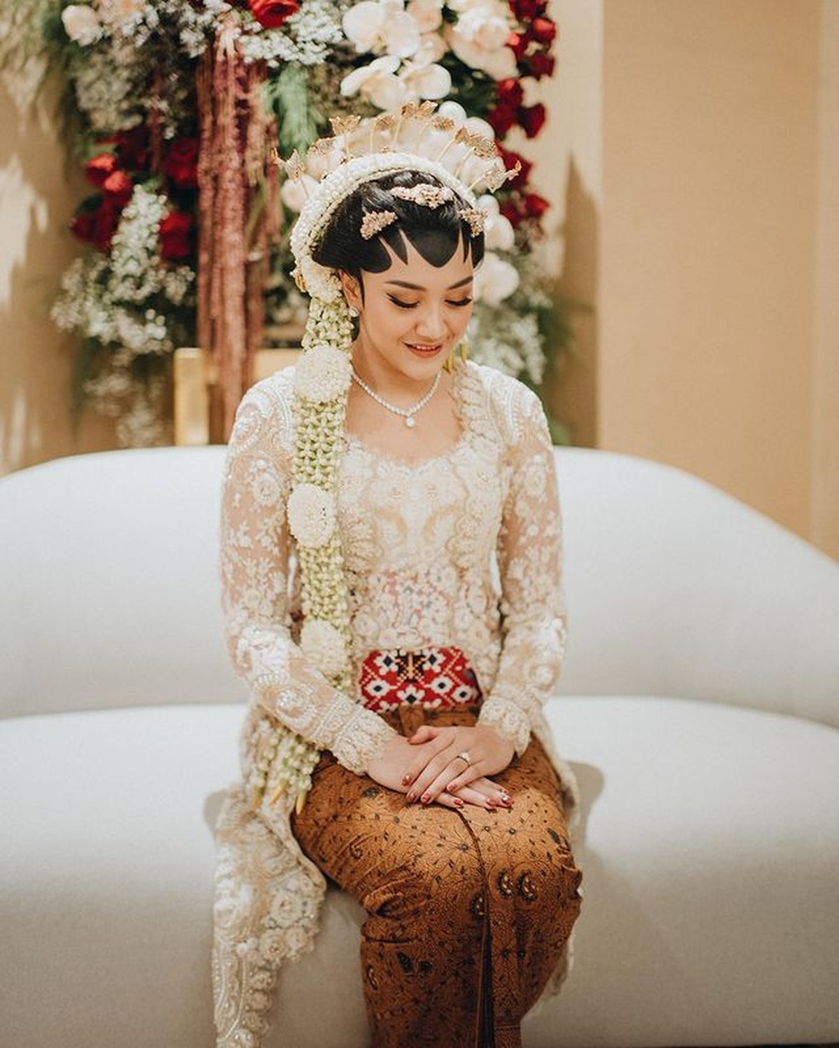 Detail penampilan Putri Tanjung saat akad nikah