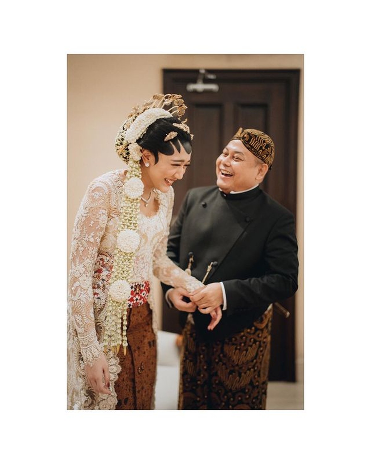 Detail penampilan Putri Tanjung saat akad nikah