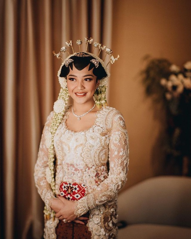 Putri Tanjung Detail penampilan Putri Tanjung saat akad nikah