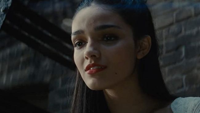 Rachel Zegler, bintang utama film West Side Story, dikabarkan telah diundang sebagai presenter untuk acara Piala Oscar 2022.