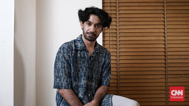 Foto potret Reza Rahadian. (CNN Indonesia/Andry Novelino)