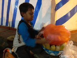 Bocah Kendari Jual Jagung hingga Malam Ingin Ramadan Bareng Nenek di Kampung