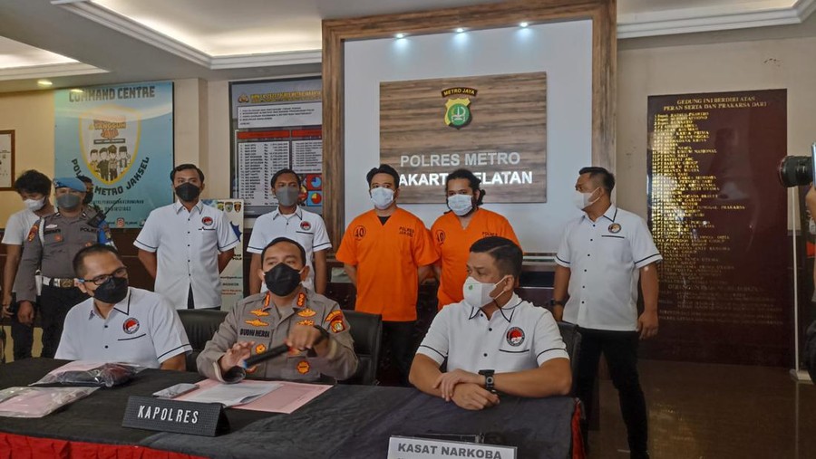 Roby Satria gitaris Geisha dan asistennya ditangkap kasus ganja