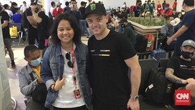 Sam Lowes dan Ahmad Albar Jadi 'Magnet' di Bandara Lombok