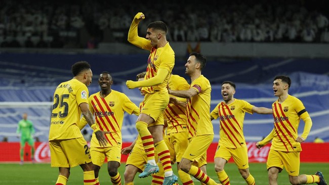 Klasemen Liga Spanyol 2021/2022 mengalami perubahan usai Real Madrid kalah telak dari Barcelona. Berikut klasemen sementara Liga Spanyol.