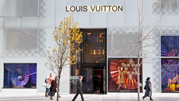 Toko Louis Vuitton Bernard Arnult bos Louis Vuitton punya lima orang anak dengan latar belakang mumpuni, Bunda. Kira-kira, siapa yang akan dijadikan penerusnya? Simak, yuk.