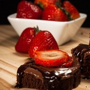 Hobi Jajan Tapi Lagi Diet? 6 Camilan Manis Ini Bisa Bantu Turunkan Berat Badanmu, lho!