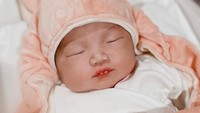 7 Potret Anak Perempuan Siti Badriah yang Baru Lahir, Arti Namanya Indah Bun