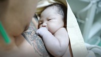 <p>Baby Xarena lahir dengan berat 3,8 kg dan panjang 49 cm. Siti Badriah melahirkan baby Xarena dengan prosedur operasi caesar. (Foto: Instagram @sitibadriahh)</p>