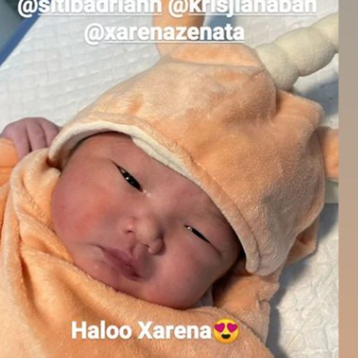 <p>Meski sudah memiliki akun medsos, Siti Badriah dan suami belum banyak berbagi potret sang buah hati. Foto-foto Xarena lebih banyak dibagikan sahabat dan kerabat pasangan ini. (Foto: Instagram @sitibadriahh)</p>