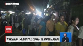 VIDEO: Warga Antre Minyak Curah Tengah Malam