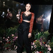 Gaya Stylish dan Glamor Anya Geraldine dan Shenina Cinnamon Memakai Sepatu Stuart Weitzman