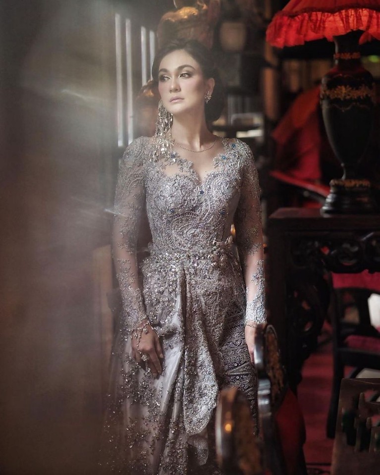 Artis Berdarah Bule Pakai Kebaya Artis Berdarah Bule Pakai Kebaya