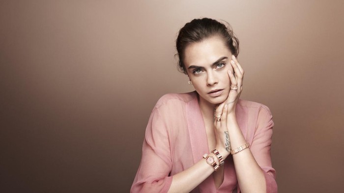 Cara Delevingne Bintangi Foto Ad Campaign Koleksi Perhiasan Dior Cara Delevingne Bintangi Foto Ad Campaign Koleksi Perhiasan Dior
