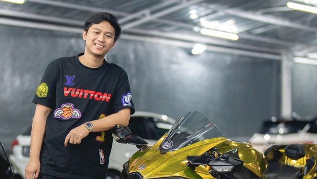 Vonis banding yang dijatuhkan kepada Doni Salmanan oleh Pengadilan Tinggi Bandung itu lebih berat daripada vonis Pengadilan Negeri (PN) Bale Bandung.