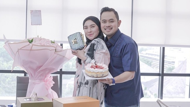 Juragan 99 dan istri digugat Rp360 miliar karena merek dagang PS Glow dan PStore Glow di PN Surabaya.