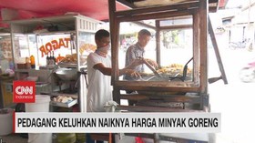VIDEO: Pedagang Keluhkan Naiknya Harga Minyak Goreng