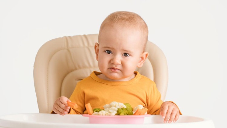 Ilustrasi Anak Makan