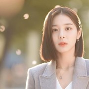 Inspirasi Gaya ke Kantor ala Seol In Ah, Modis dan Simpel!