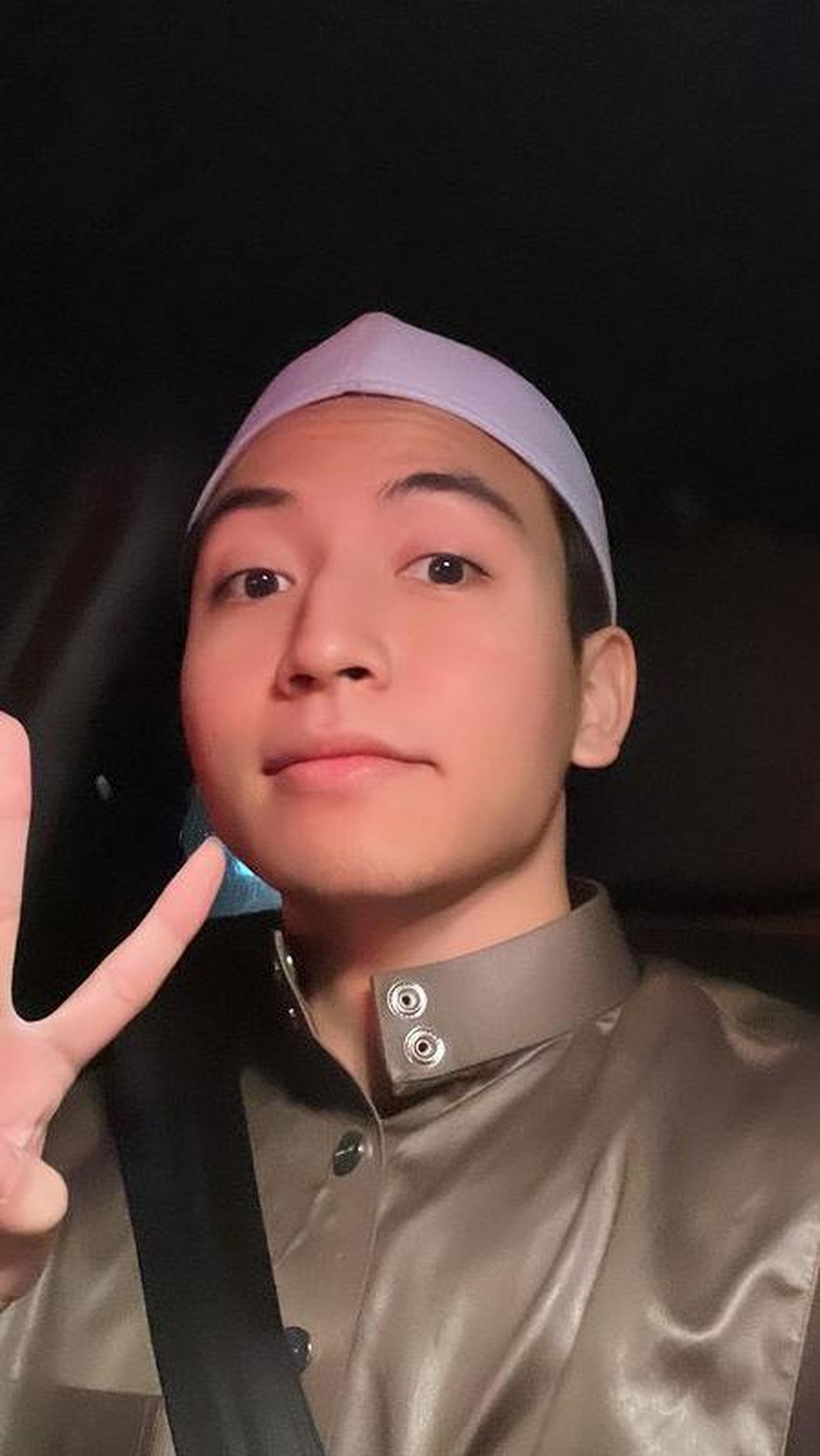 Potret Jeffry Reksa pakai peci disebut mualaf