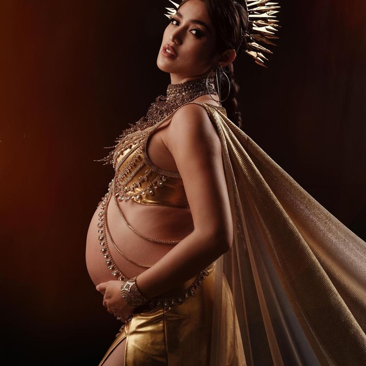 <p>"Nikmatnya hamil: bisa jadi ratu-ratuan. Maternity Photoshoot baby 2," tulis Jessica Iskandar melalui akun @inijedar. (Foto: Instagram @inijedar)<br /><br /><br /></p>