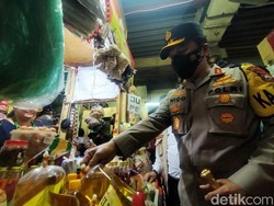 Kapolda Jatim Cek Ketersediaan Minyak Goreng di Pasar Wonokromo