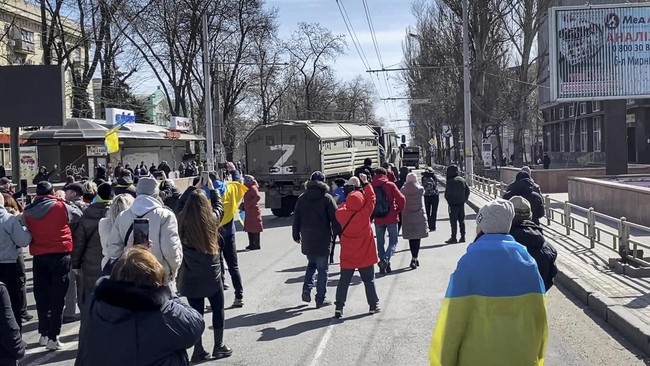 Pemerintah bentukan Rusia di wilayah Ukraina yang dicaplok, Kherson, kabur pada Rabu (19/10), saat gempuran pasukan rezim Presiden Volodymyr Zelensky kian kuat.