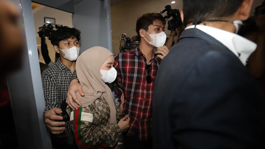 Rizky Billar dan Lesti Kejora ke Bareskrim.