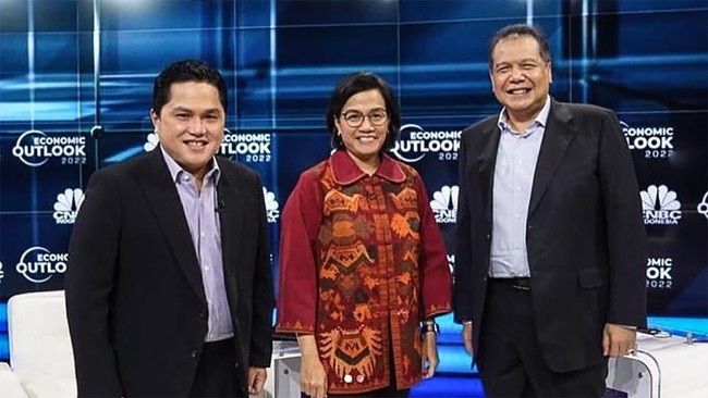 Menkeu Sri Mulyani memuji Chairman CT Corp Chairul Tanjung dan Menteri BUMN Erick Thohir sebagai 'crazy rich' yang taat pajak.