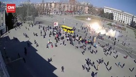 VIDEO: Rusia Diduga Serang Warga Ukraina Pakai Granat di Kherson