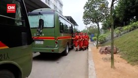 VIDEO: Tim Penyelamat Alami Kendala Menuju Lokasi Pesawat Jatuh