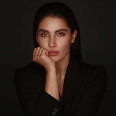 Istri Konglomerat Kabur dari Ukraina, Bawa Uang Tunai Rp415 M di Koper