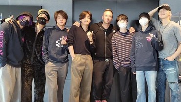 img-title Bersaing di Grammy Awards 2022, Chris Martin Coldplay Justru Dukung BTS Menang