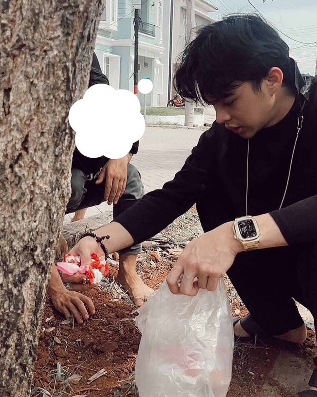 Dinda Hauw keguguran bayi kembar