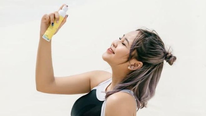 BeauPicks: 4 Sunscreen Spray Lokal yang Praktis untuk Reapply