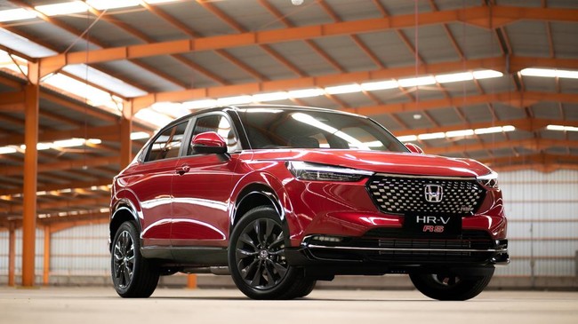 Sebelum diluncurkan di Indonesia, generasi kedua Honda HR-V telah diperkenalkan di Jepang, Thailand, dan Eropa.