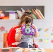 Orangtua Wajib Tahu! Ini 6 Pertimbangan Sebelum Bikin Akun Medsos untuk Anak