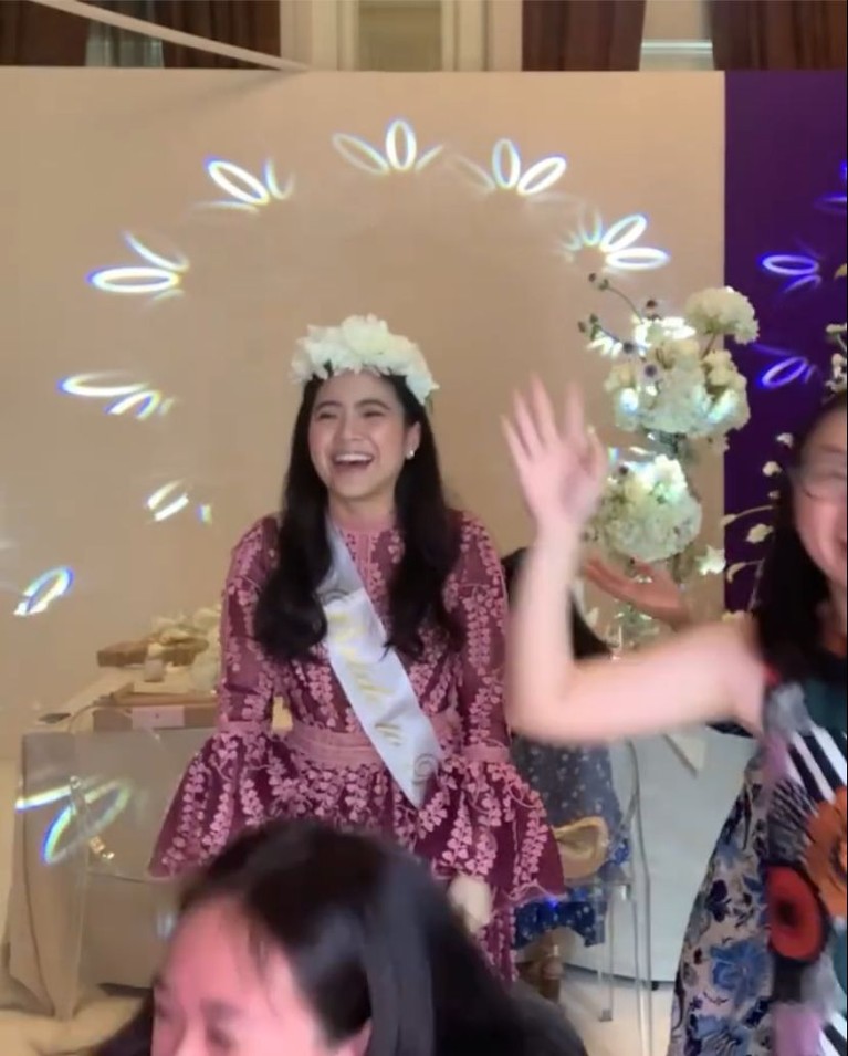 Jessica Tanoesoedibjo baru saja mendapatkan kejutan bridal shower dari rekan-rekannya. Yuk, intip potretnya!